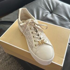 Michael Kors Poppy Lace Up Sneakers